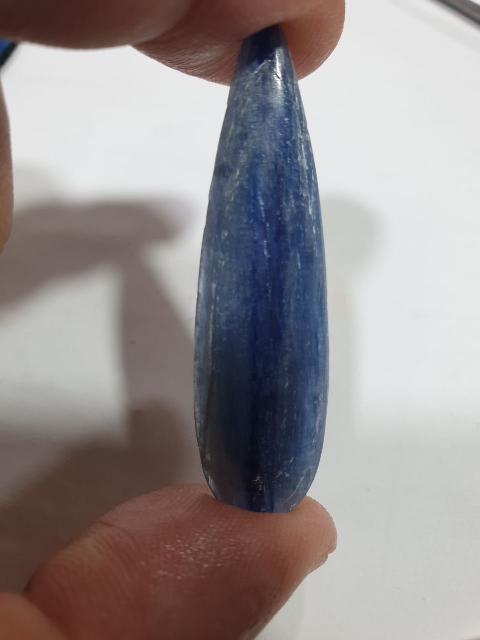 Cabochon allongé en forme de goutte de kyanite bleue distène, 46 x 15 mm, 22,57 ct, pierre précieuse naturelle non traitée.