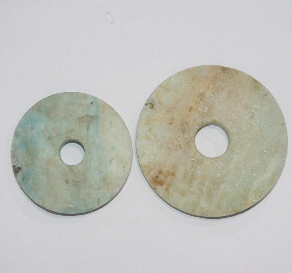 Pendentif en amazonite brute, environ 55-70 mm.