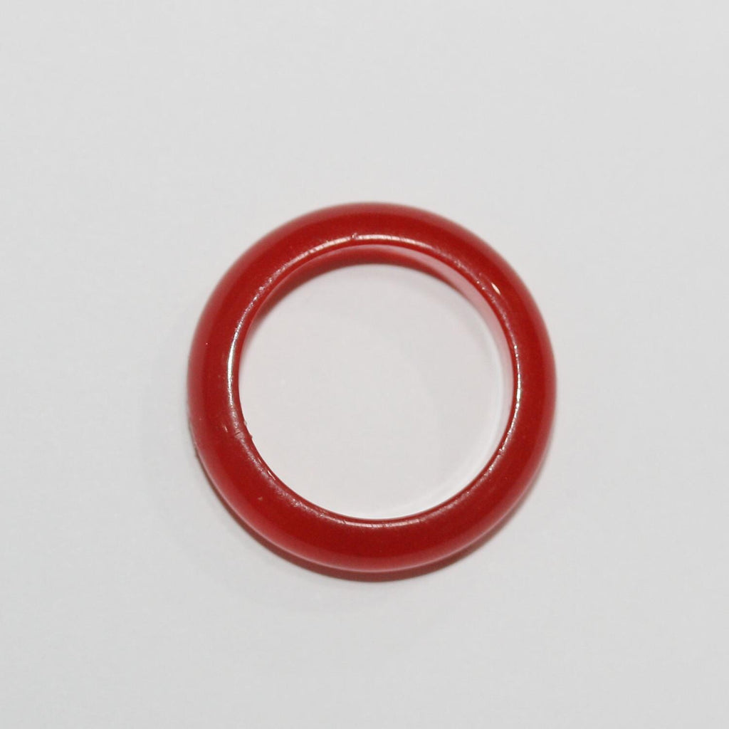 Pendentif créole lisse en quartz rouge 25x6mm (environ).