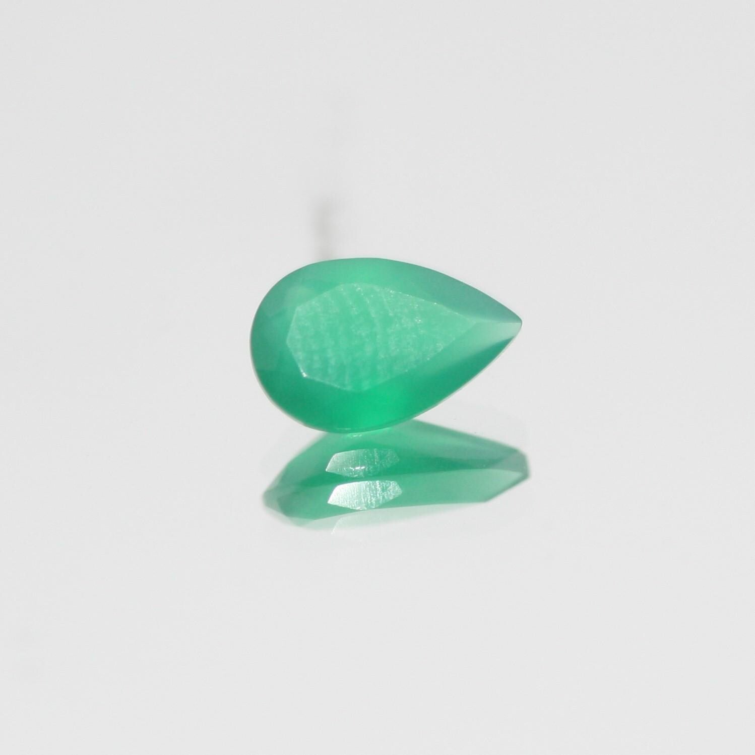 Lot de 10 pierres précieuses en onix vert facettées en forme de goutte, 7 x 5 mm. - Vente en gros de pierres taillées de qualité supérieure