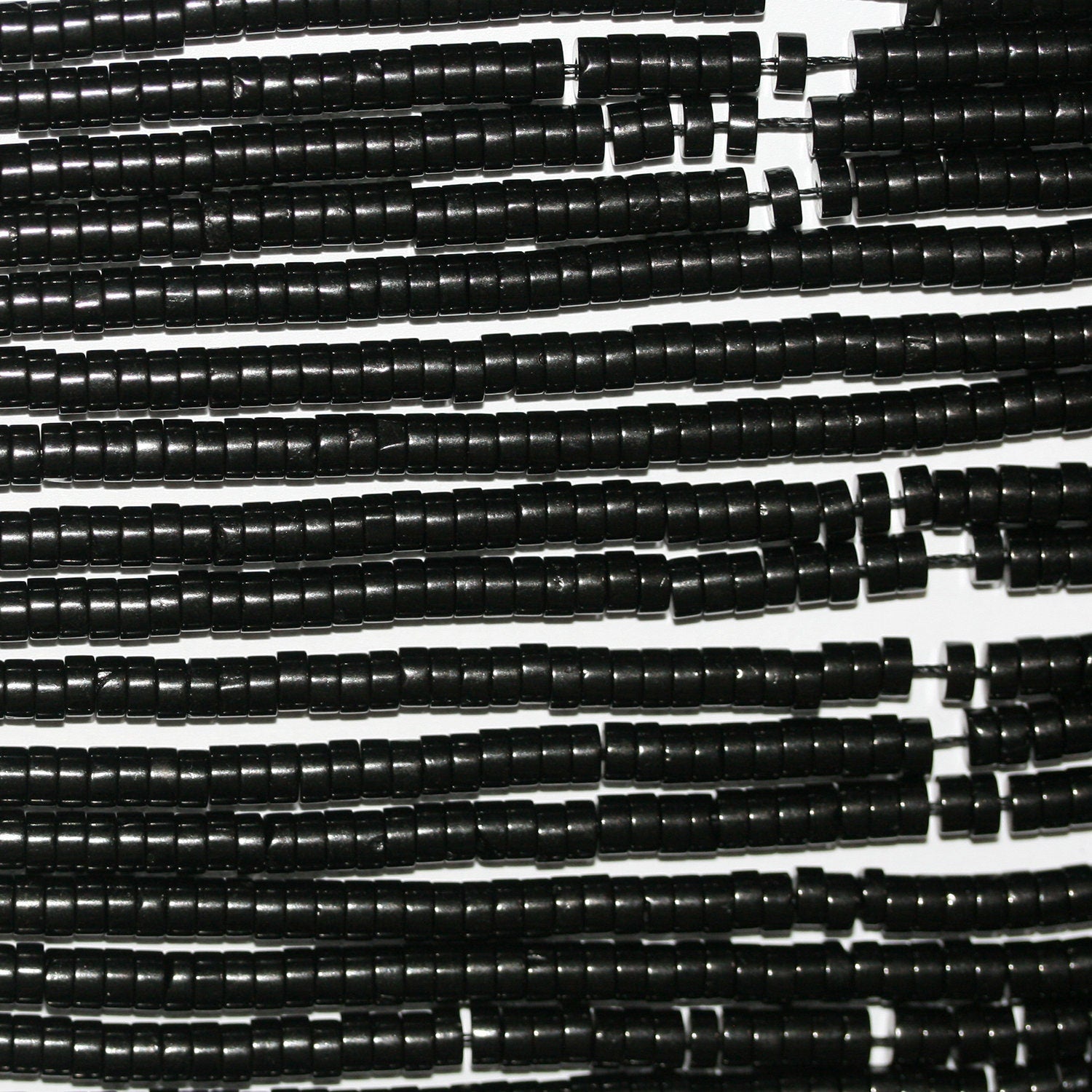 Perles disques lisses St Jet 15" 4x2mm.-Bande 39cm.