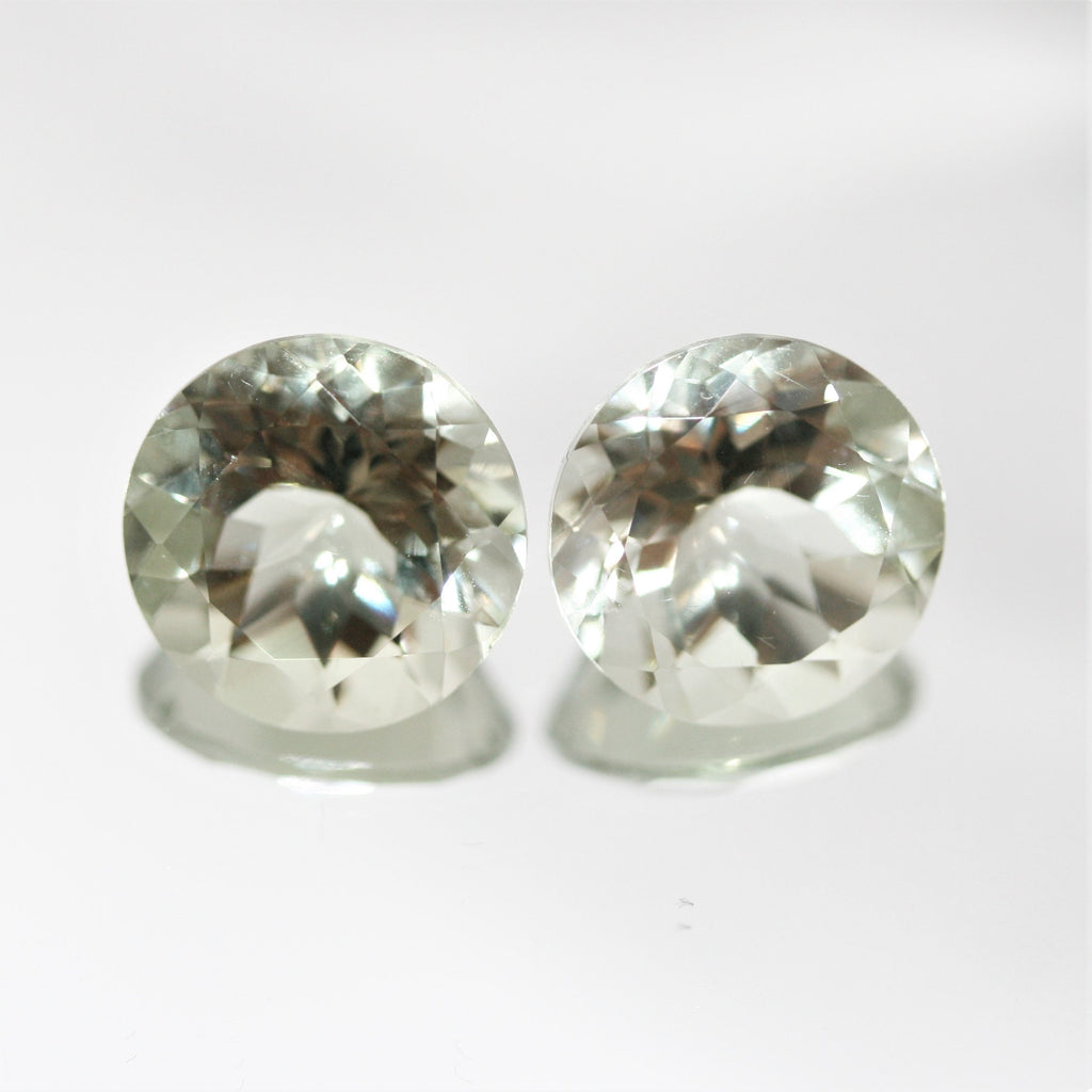 Lot de 2 pierres rondes à facettes de prasiolite de 12 mm.
