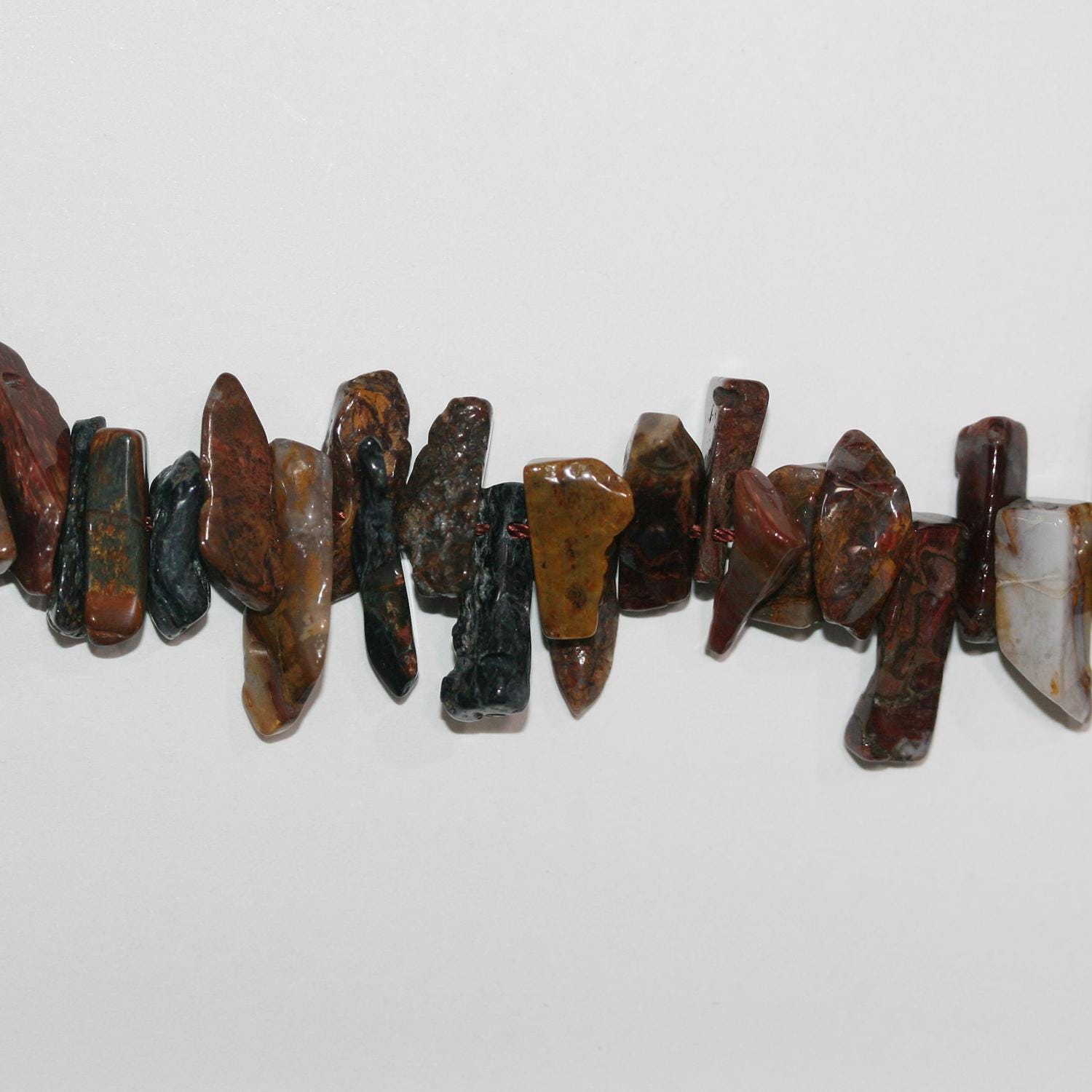 Cuentas irregulares lisas de San Pietersita de 43 cm (8-20 mm). Aprox. - Hilo de 43 cm.