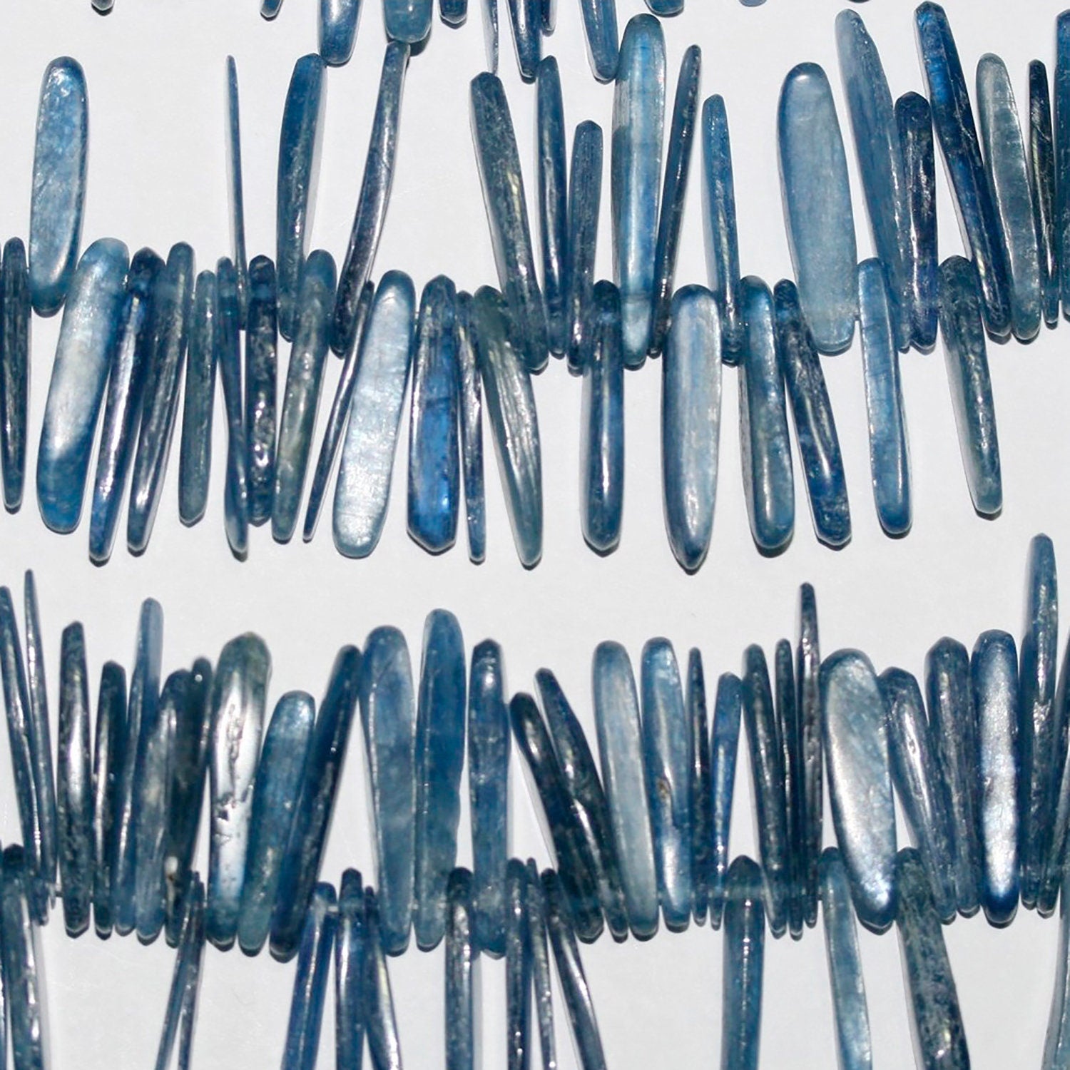 Cuentas irregulares de cianita de 16" (20 x 6 mm, aprox. - Hilo de 40 cm)