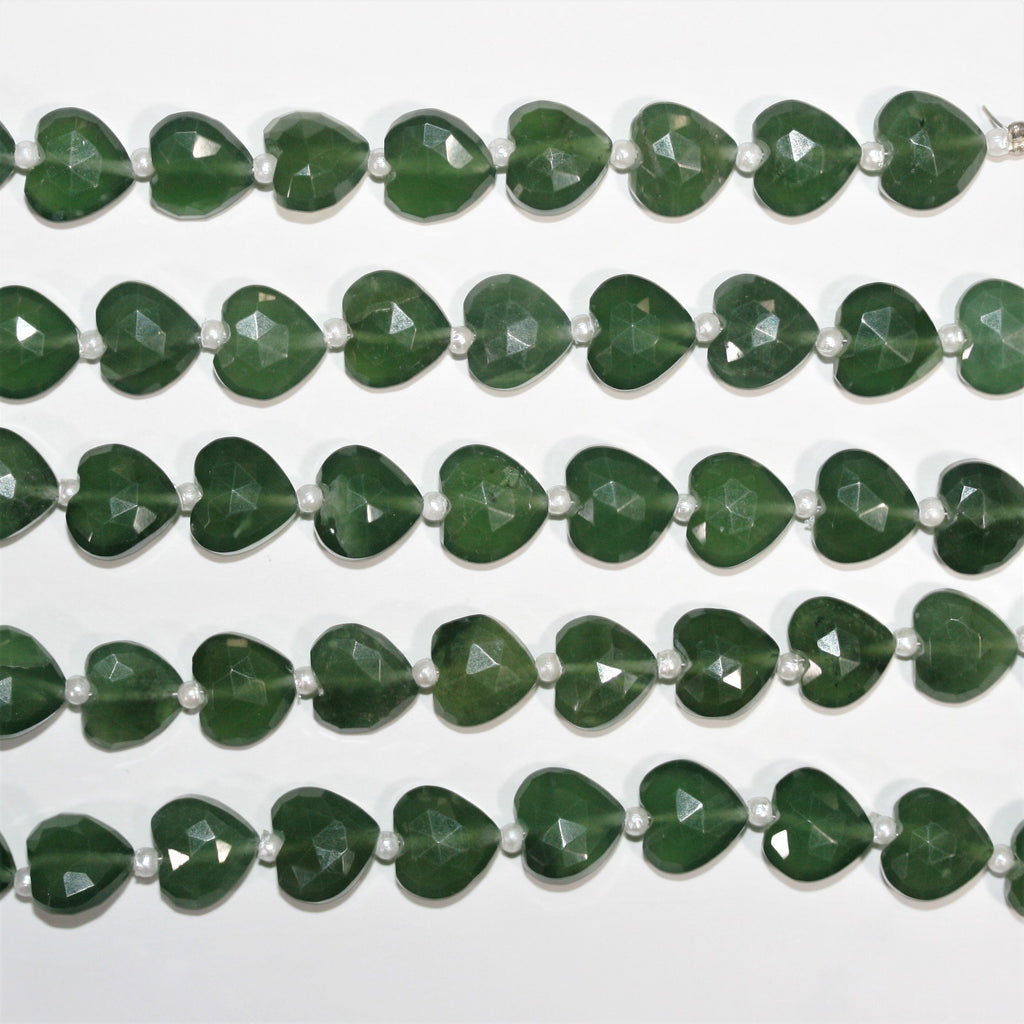 Cuentas de corazón facetadas de serpentina de Santa 7" 8x10 mm. - Hilo 17 cm.