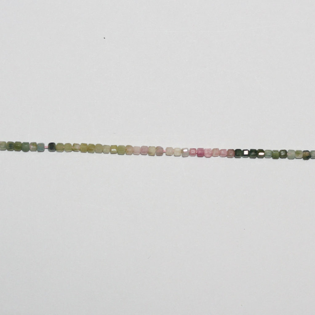 Perles cubiques à facettes en tourmaline St de 15 pouces, 2 mm, brin de 39 cm.