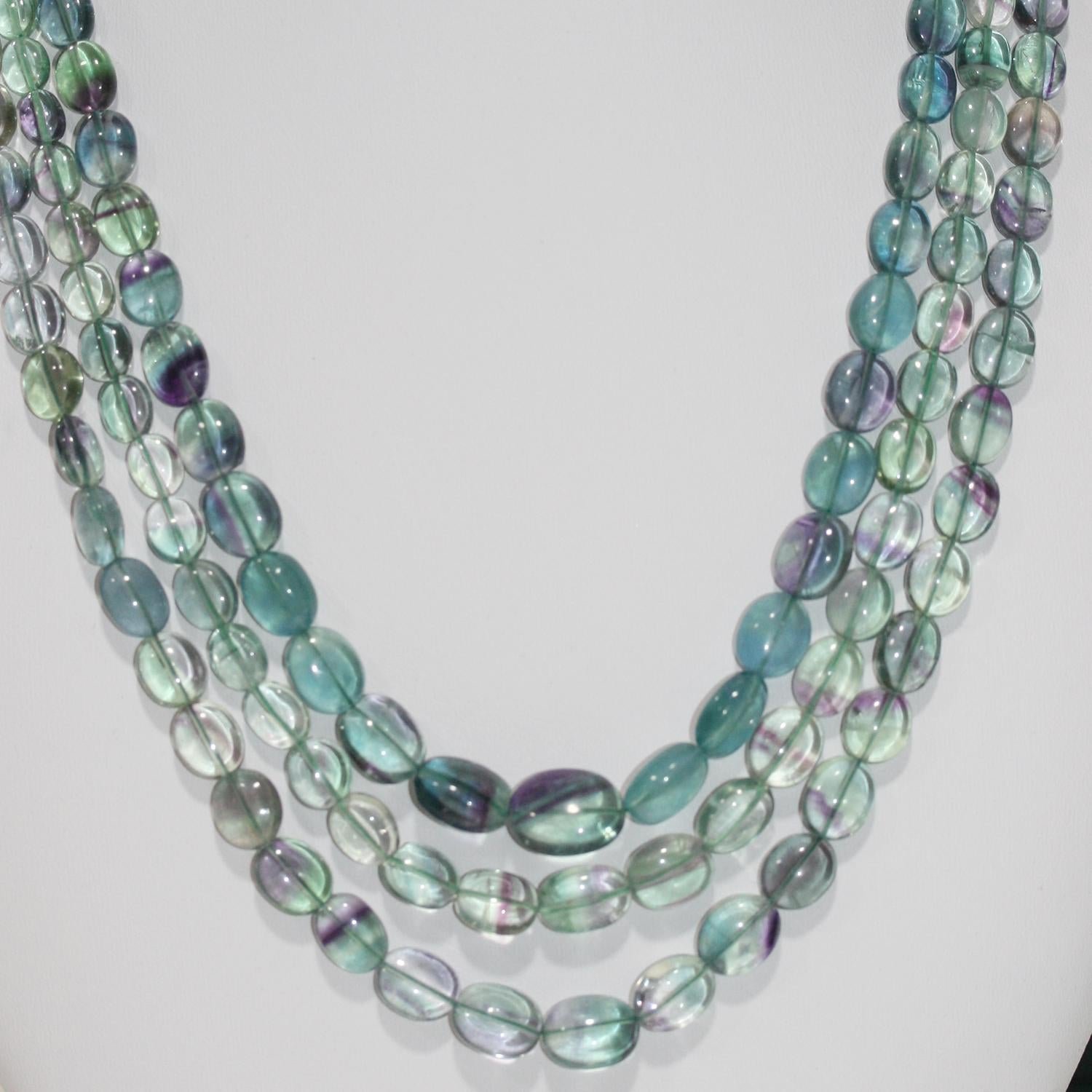Collier en fluorite ovale lisse dégradée 8x6 - 11x9mm (environ) (3 rangs)