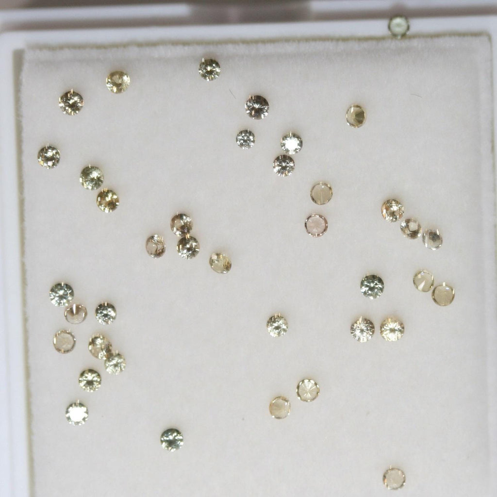 Lote de zafiro amarillo redondo facetado de 1,75 mm. Aprox. 1 quilate.