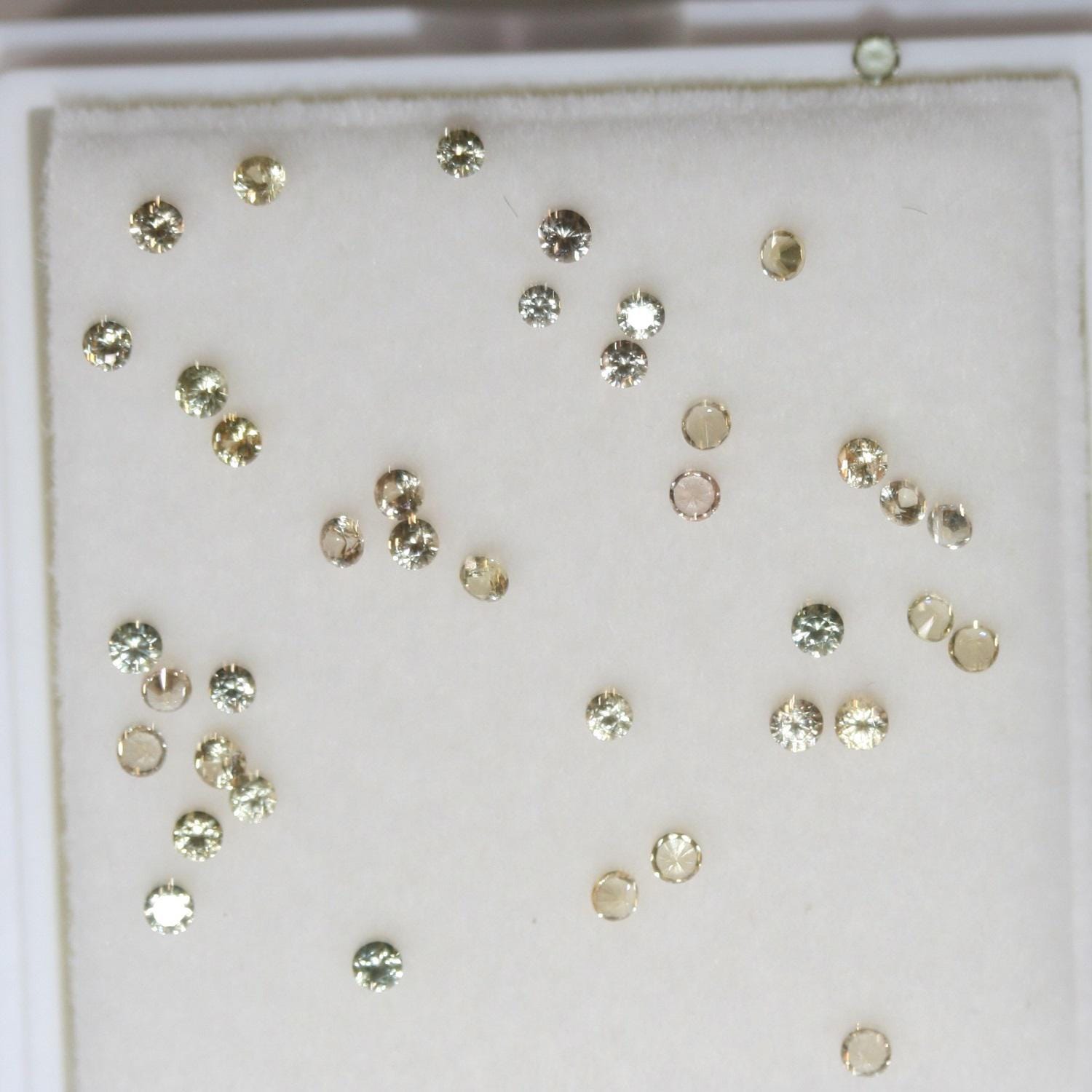 Lote de zafiro amarillo redondo facetado de 1,75 mm. Aprox. 1 quilate.