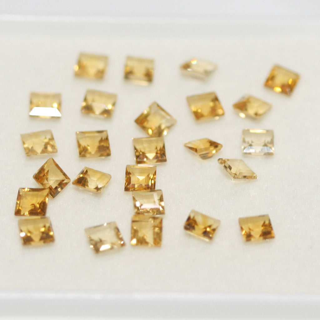 Lote de 25 piezas de citrino cuadrado facetado de 3 mm (25 piezas)