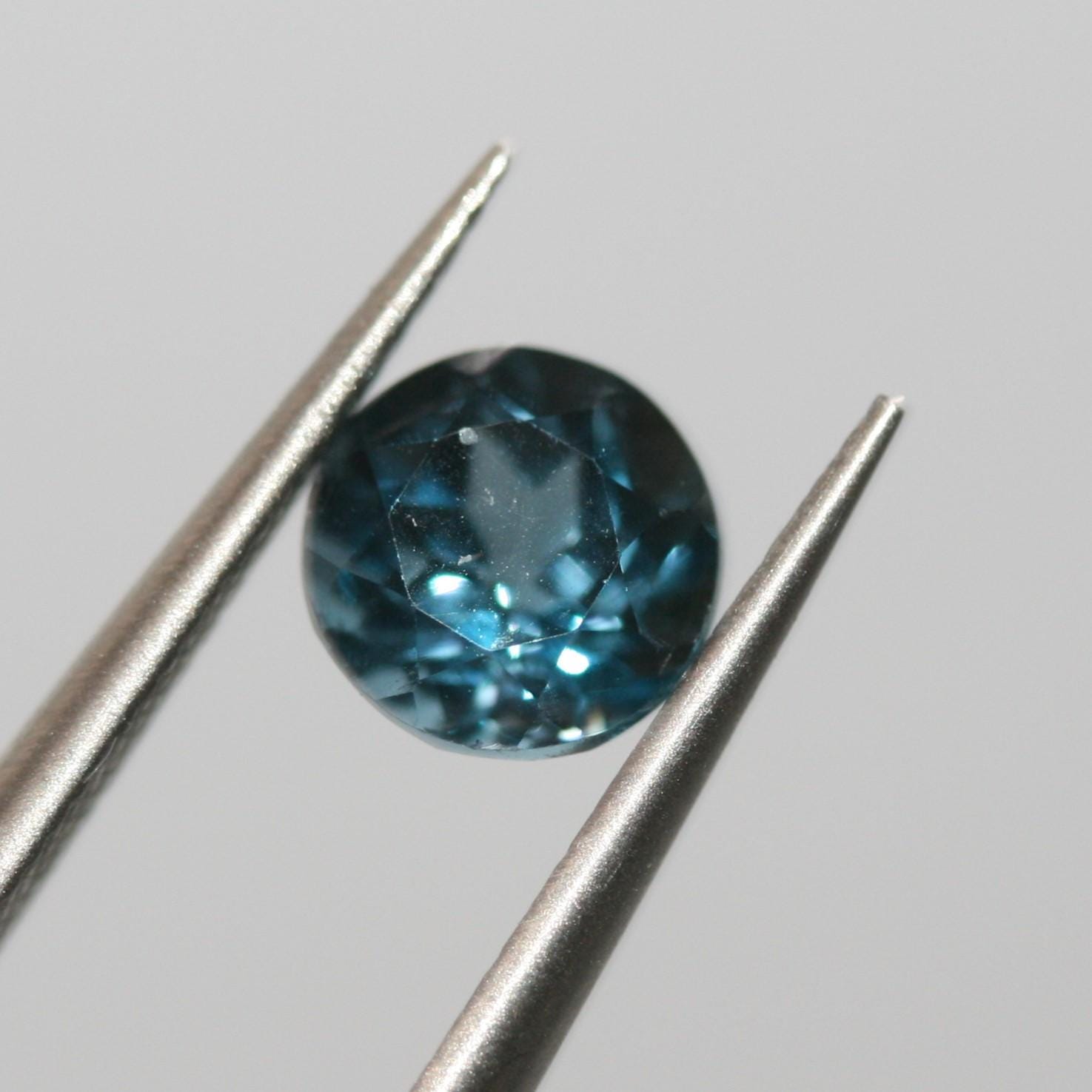 Lote de 6 topacios azules de Londres facetados y redondos de 5 mm (6 unidades)