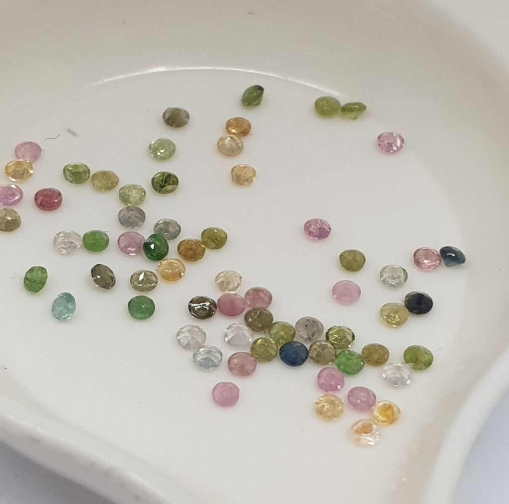 Lote de turmalina multicristalina de 1,5 mm de corte redondo sin tratar - Oferta al por mayor - Proveedor de gemas DIY - Piedras auténticas - Gemas diminutas - Piedras pequeñas