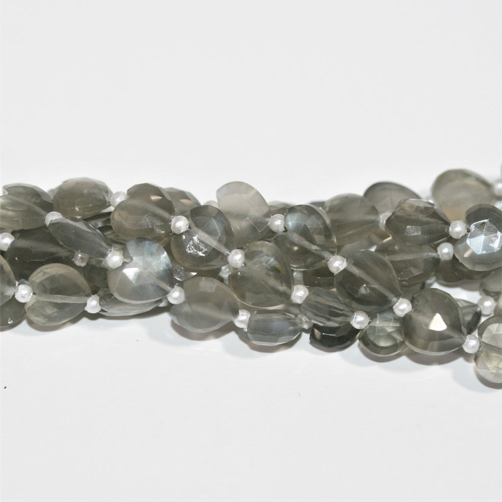 Cuentas de corazón facetadas de piedra lunar gris St. de 7" 8 x 10 mm - Hilo de 17 cm.