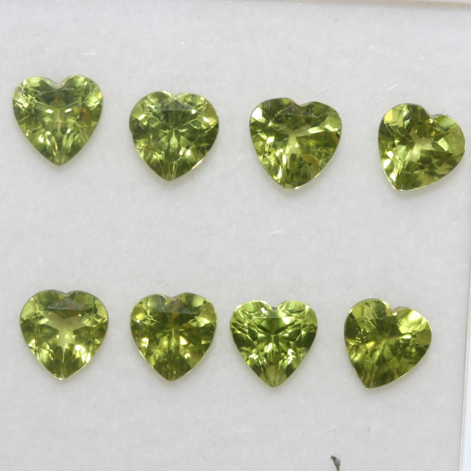 Lote de 8 piezas de peridoto facetado en forma de corazón de 6 mm (8 piezas)
