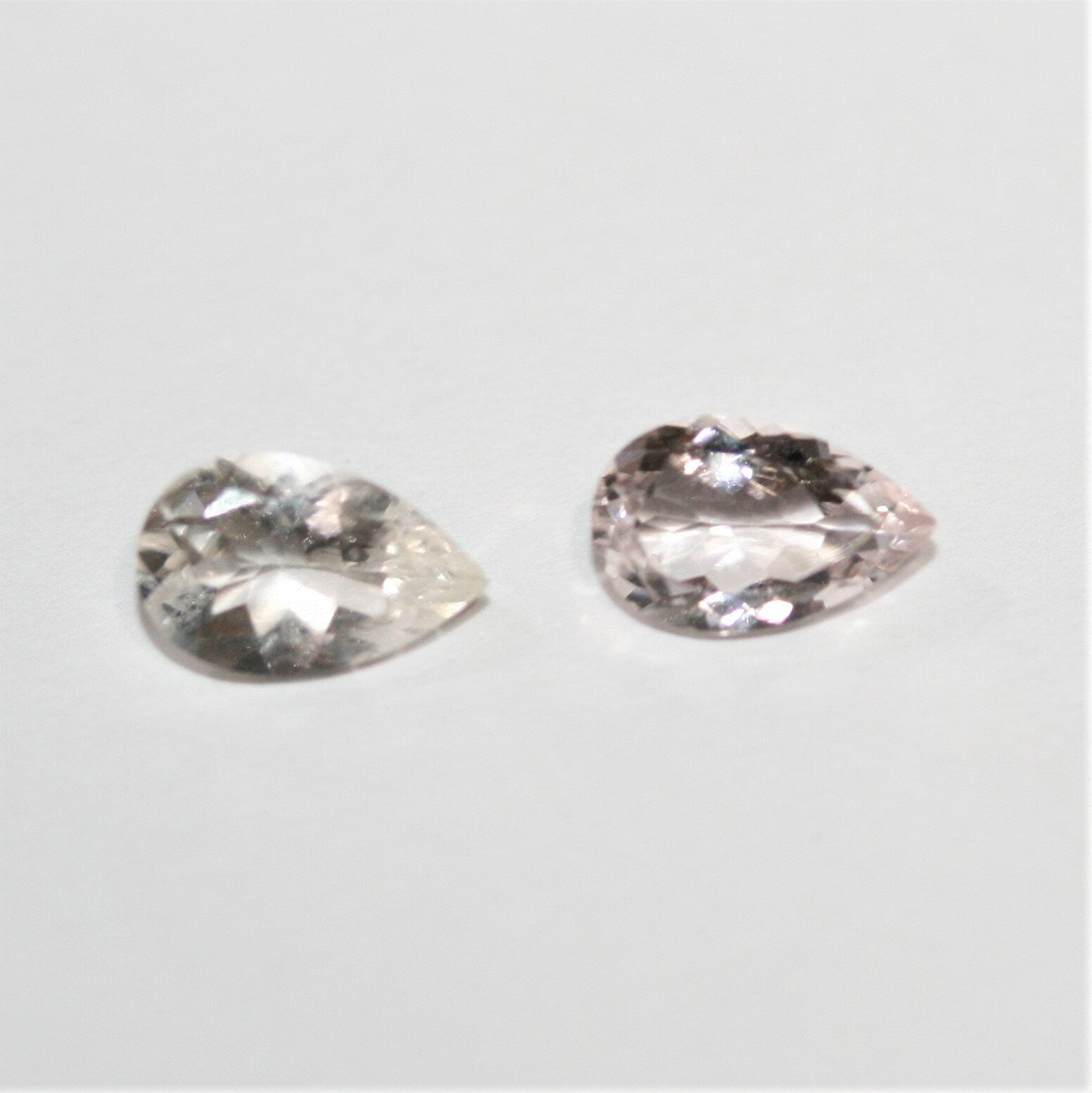 Lote de 2 Morganitas Facetadas en Forma de Gota de 8x5 mm (2 Piezas)