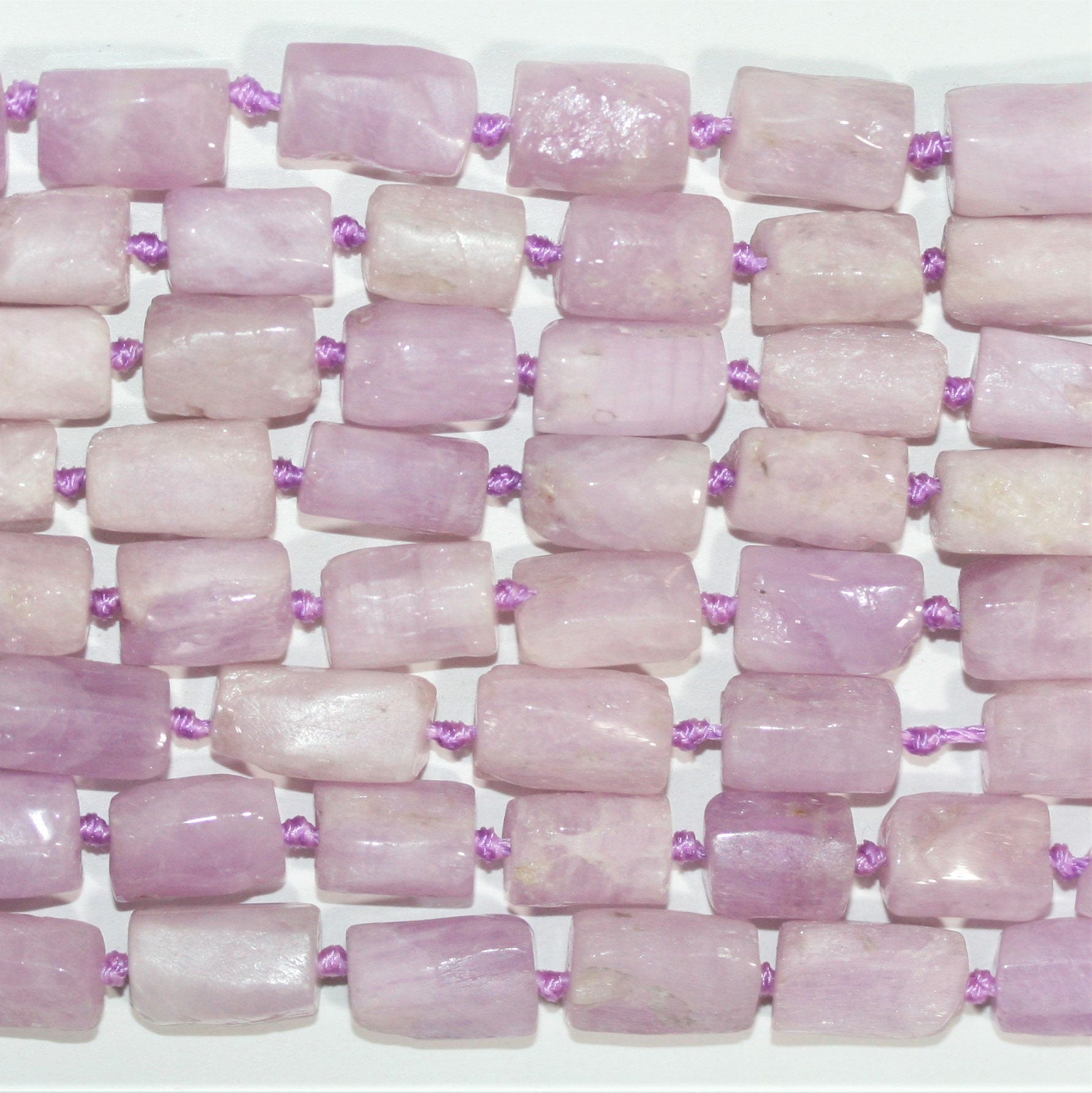 Cuentas de tubo facetadas de St Kunzita de 17", 11 x 7 mm, aprox. - Hilo de 43 cm.