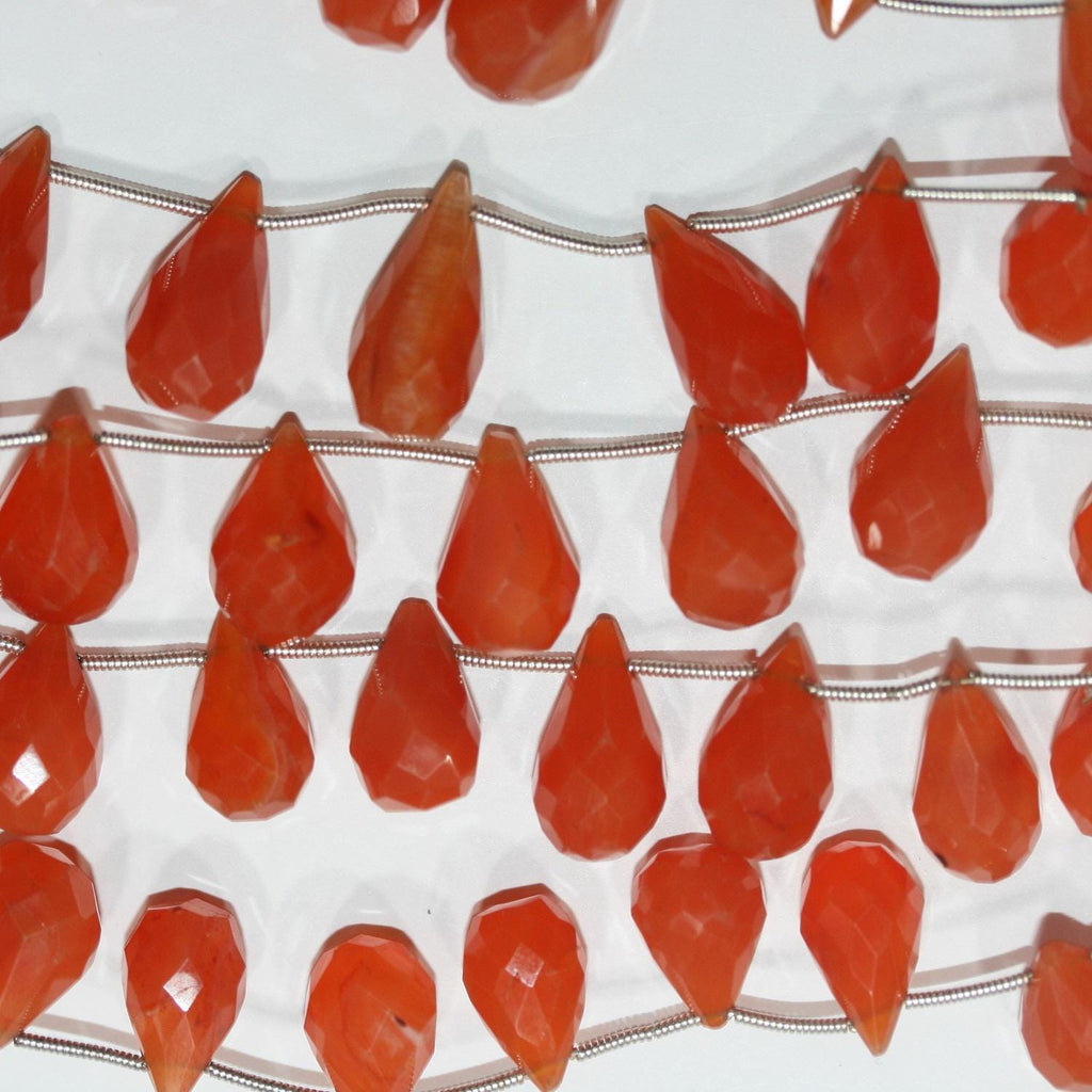 Cuentas de cornalina santa facetadas de 17 x 11 mm (7"). Hilo de 18 cm aprox.