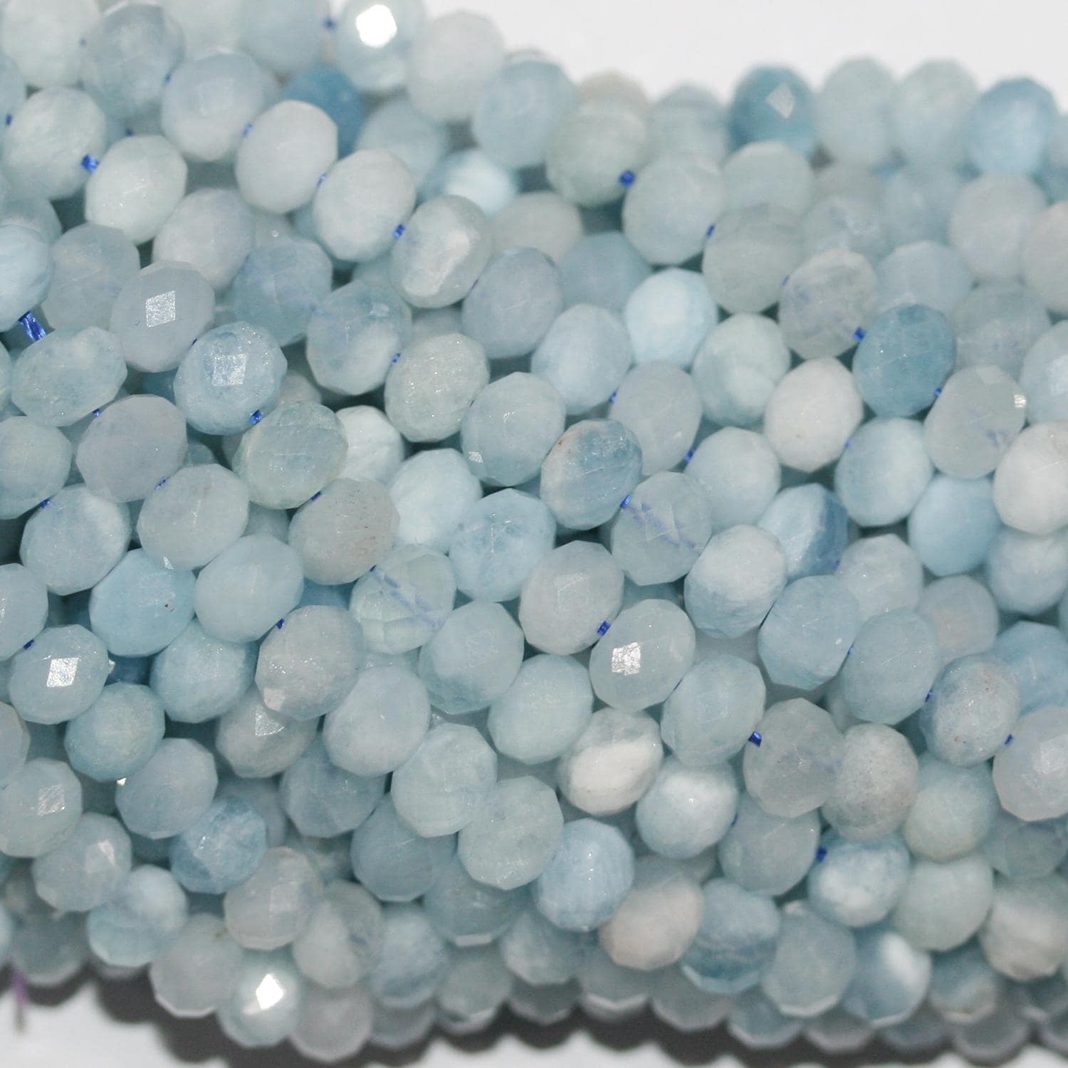 Perles rondelles à facettes en aigue-marine de 15 pouces, 6 x 5 mm. - Fil de 39 cm.