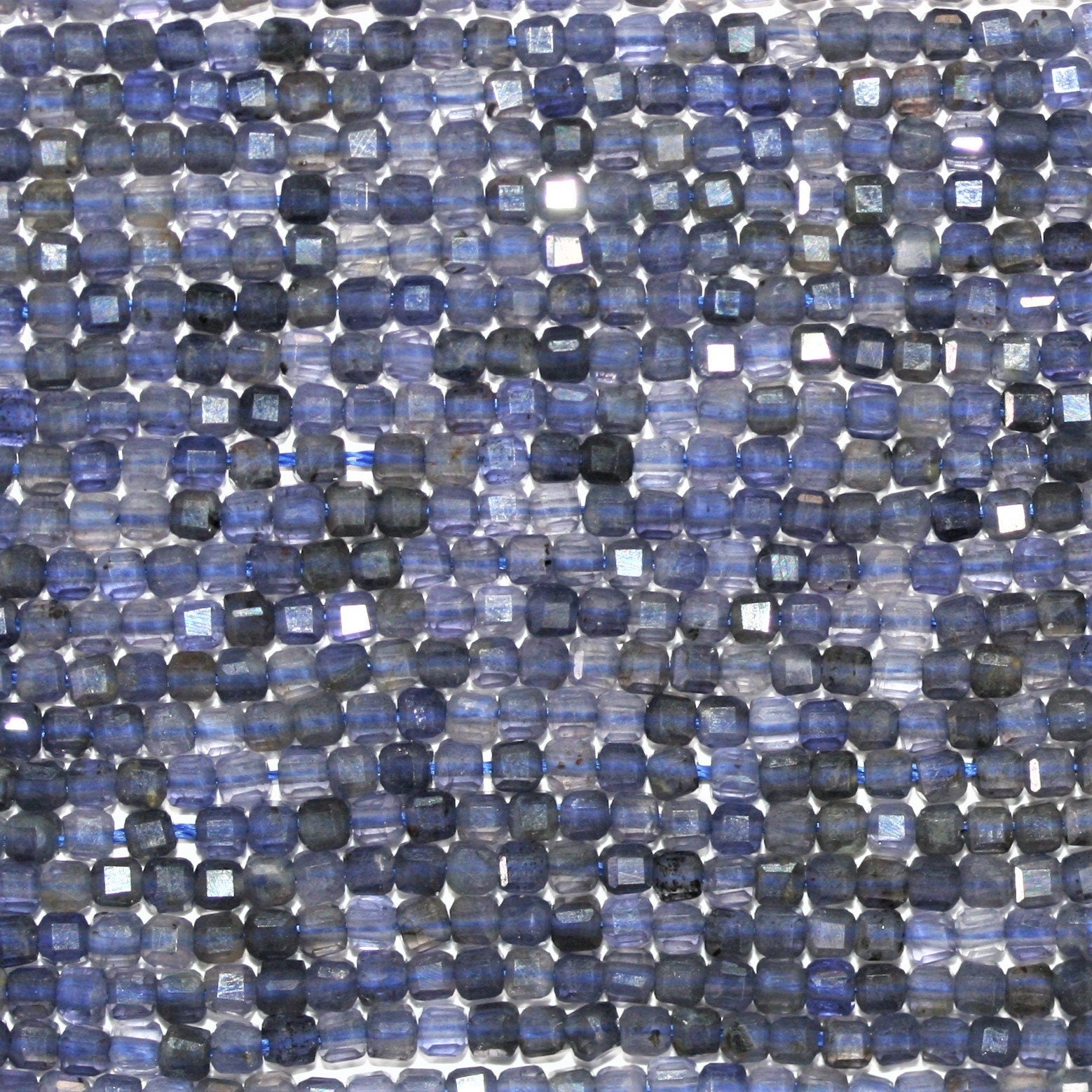 Perles cubiques à facettes en iolite de 15 pouces, 2 mm, brin de 39 cm.