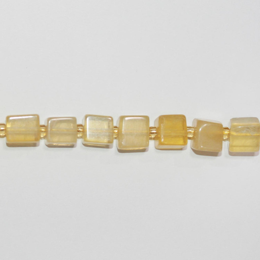 Perles cubiques lisses en fluorite jaune St de 14 pouces, 7-8 mm environ - Longueur du fil : 38 cm.