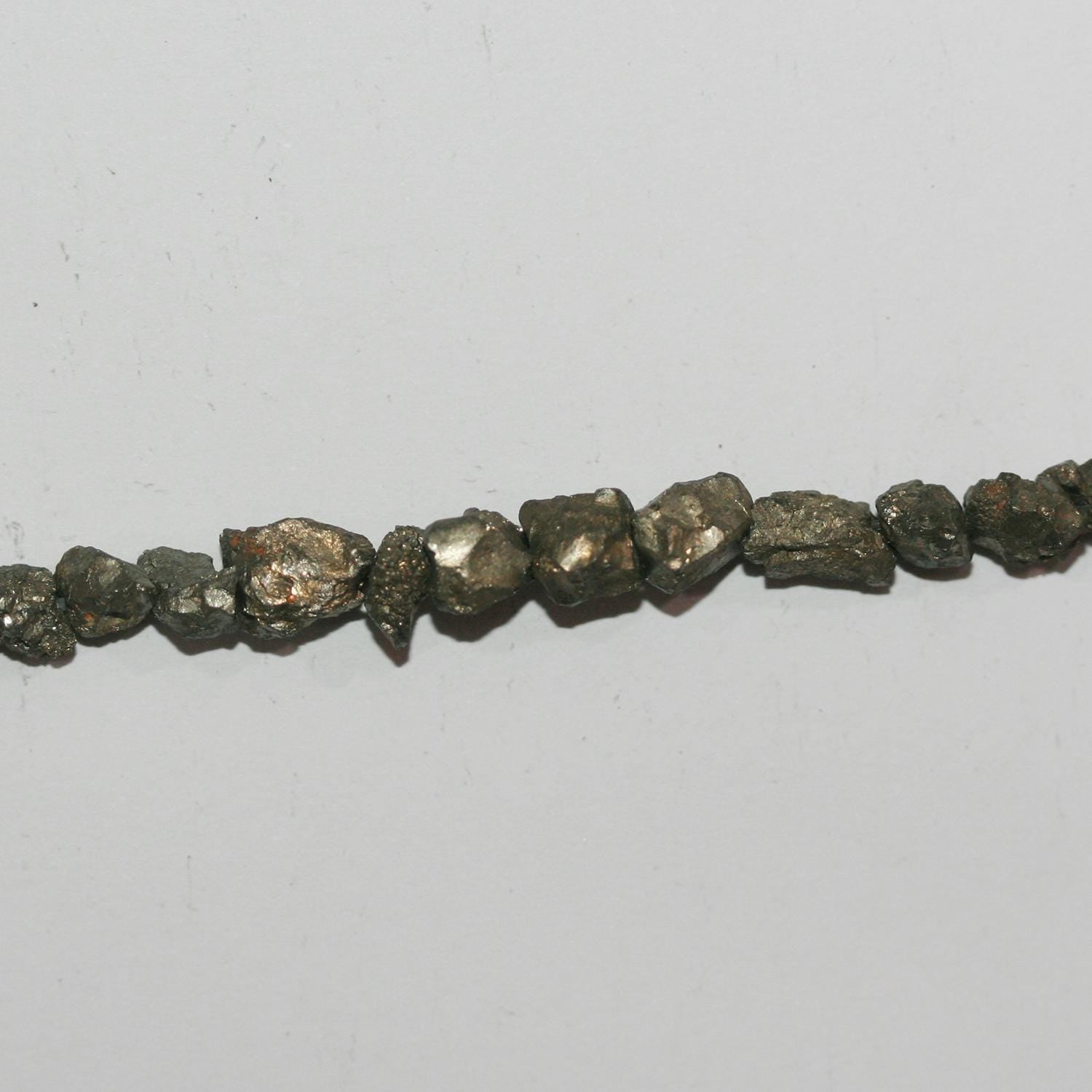 Perles de pyrite naturelle lisses non polies de 15 pouces, 6-7 mm environ - Fil de 39 cm.