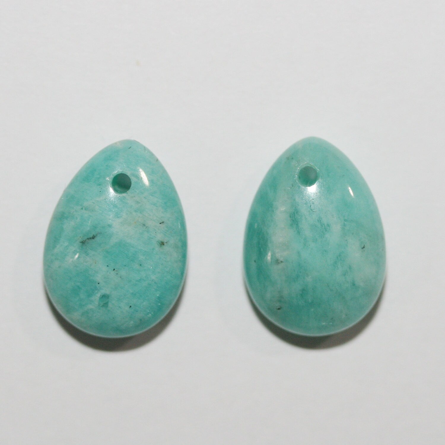 Pendentif goutte lisse en amazonite russe 14x10mm.( 1 paire )