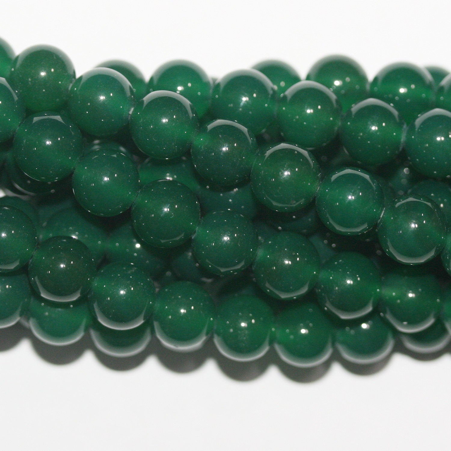 Perles rondes lisses en agate verte 8 mm - Fil de 38 cm.