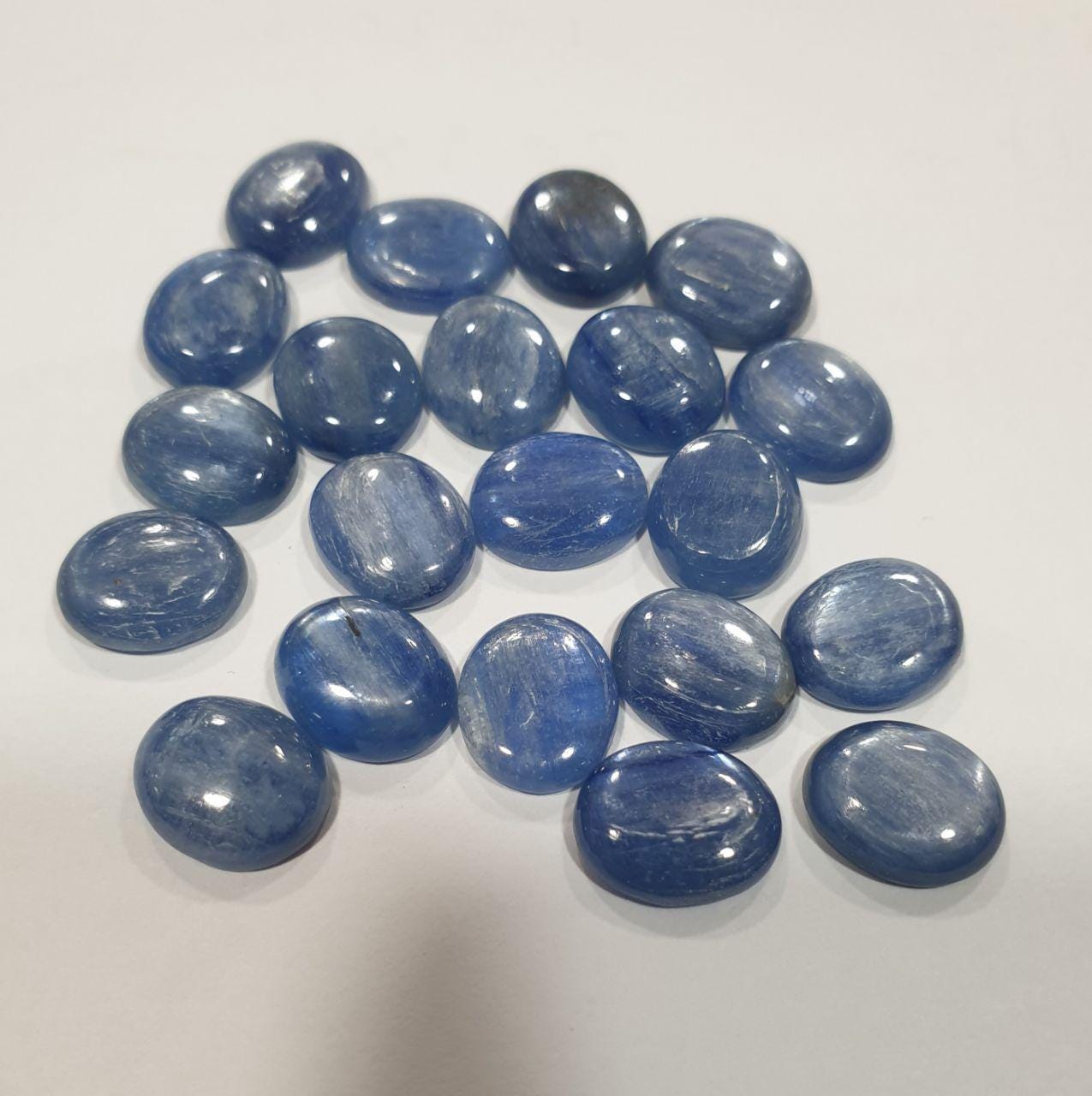 Lote de 6 cabujones ovalados de cianita de 12 x 10 mm. (6 uds.)