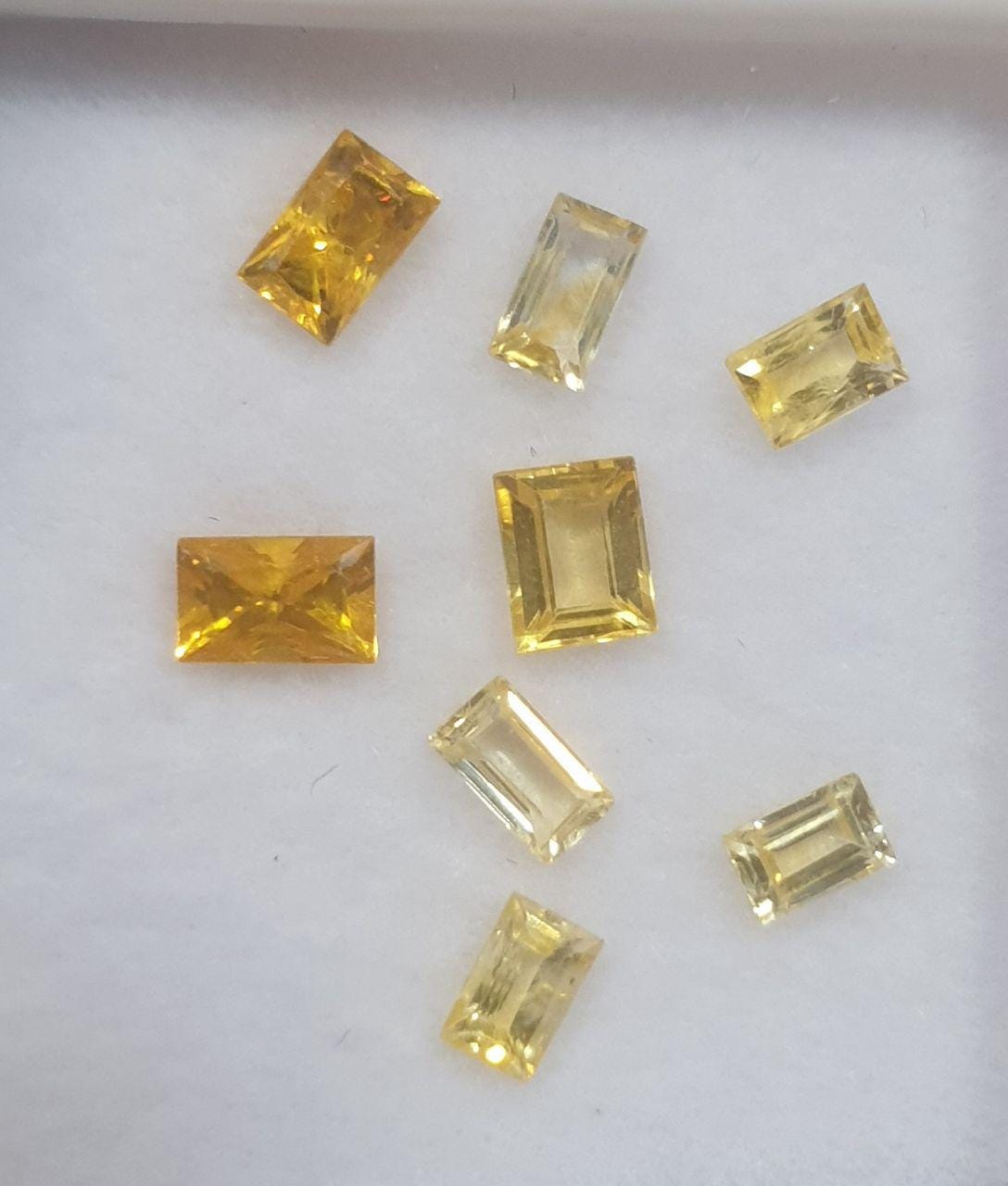 Lote de 8 zafiros amarillos facetados de 3-4 mm. - Paquetes de piedras preciosas - Piedras sueltas al por mayor - Gemas naturales