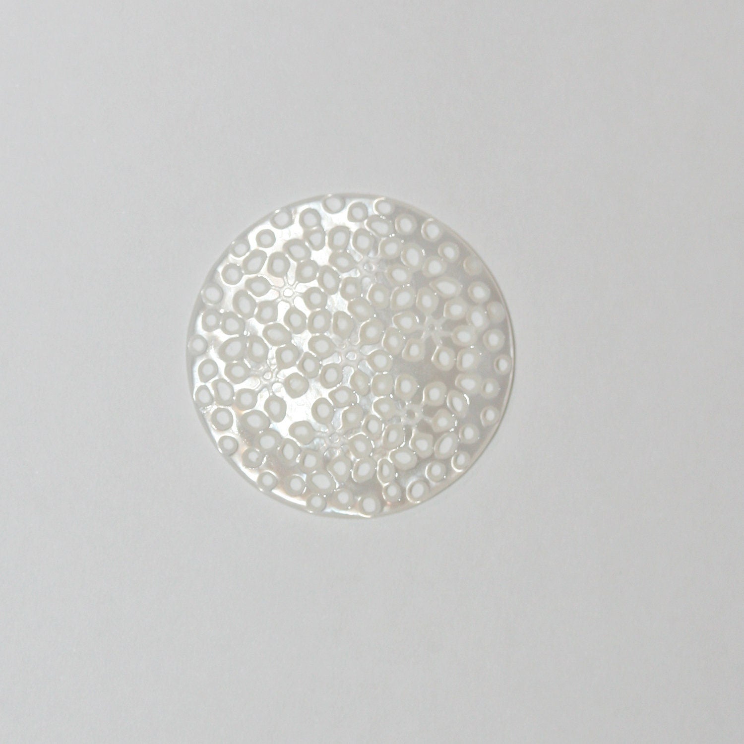 Pendentif rond en nacre naturelle 25 mm - Fournisseur de bijoux en nacre