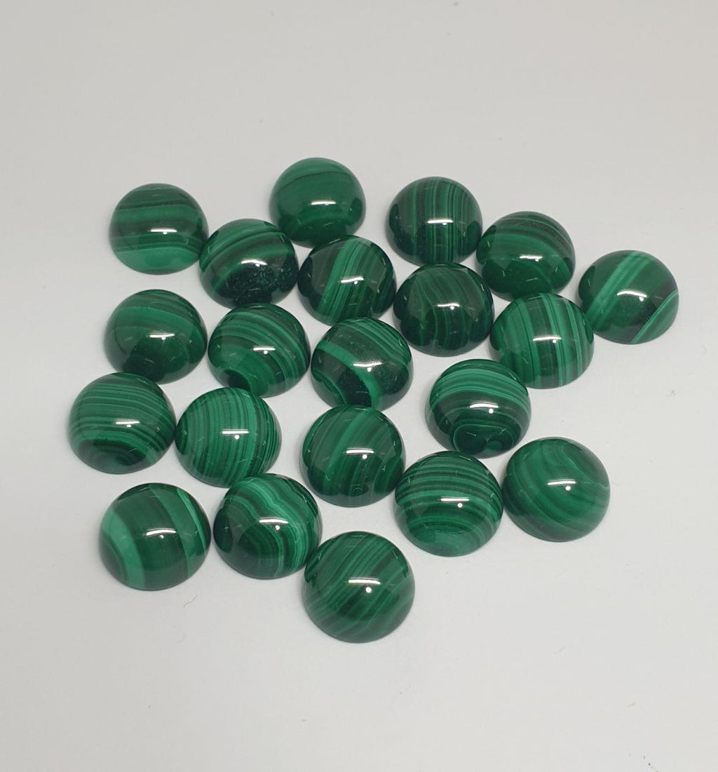 Lote de 6 cabujones redondos de malaquita de 10 mm. Malaquita genuina natural sin tratar.