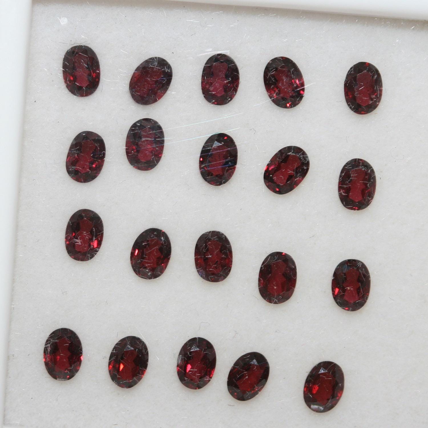 Lote de 20 Granates Ovalados Facetados de 5x4 mm. (20 Piezas)
