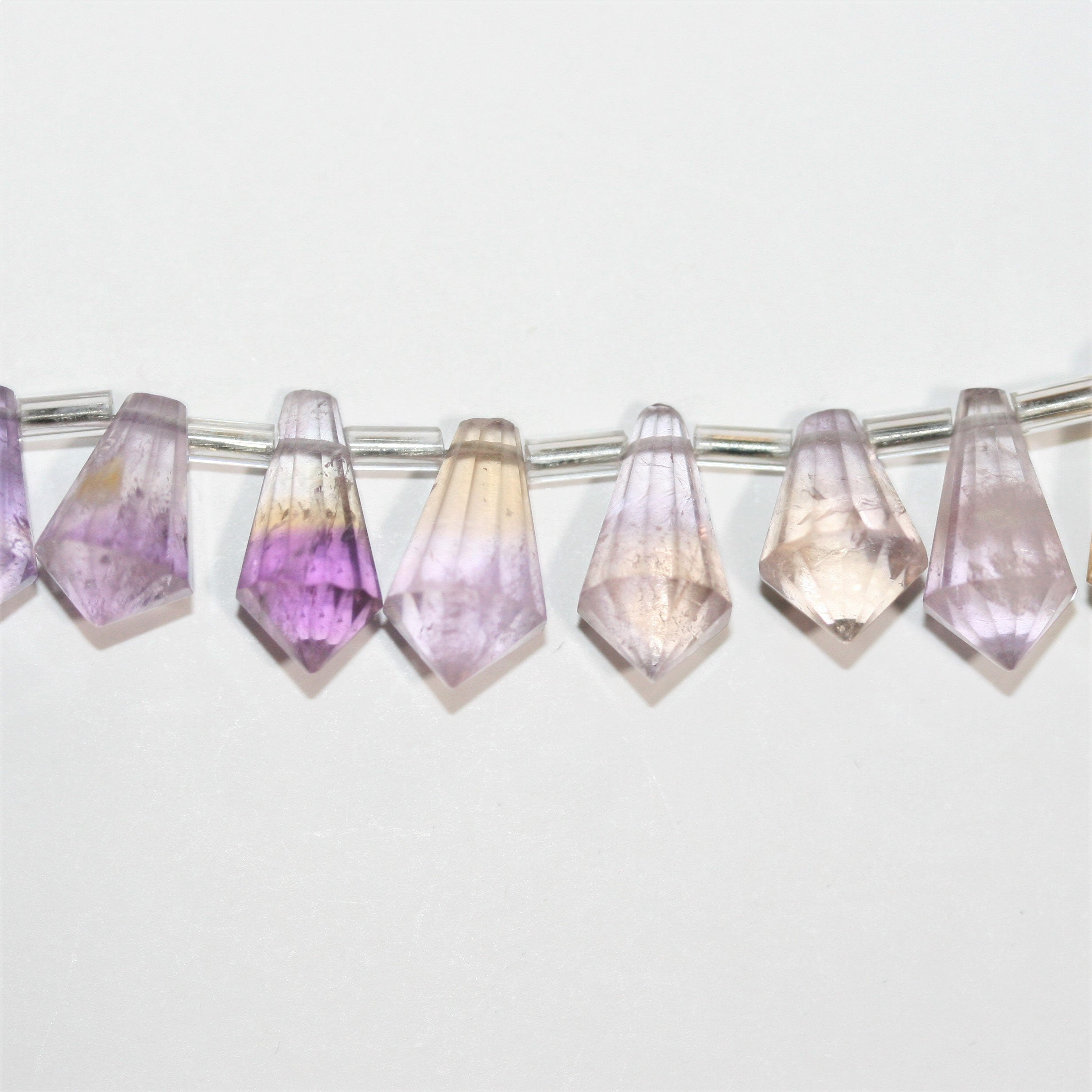 Cuentas facetadas de amatista de 5", 13 x 7 mm. Longitud aproximada: 14 cm.