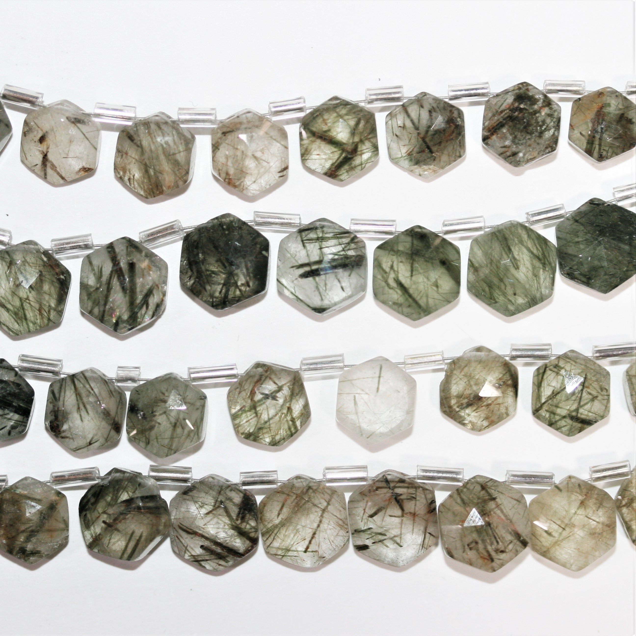 Cuentas hexagonales facetadas de cuarzo turmalinado de 6" de 10 a 11 mm - Hilo de 16 cm.