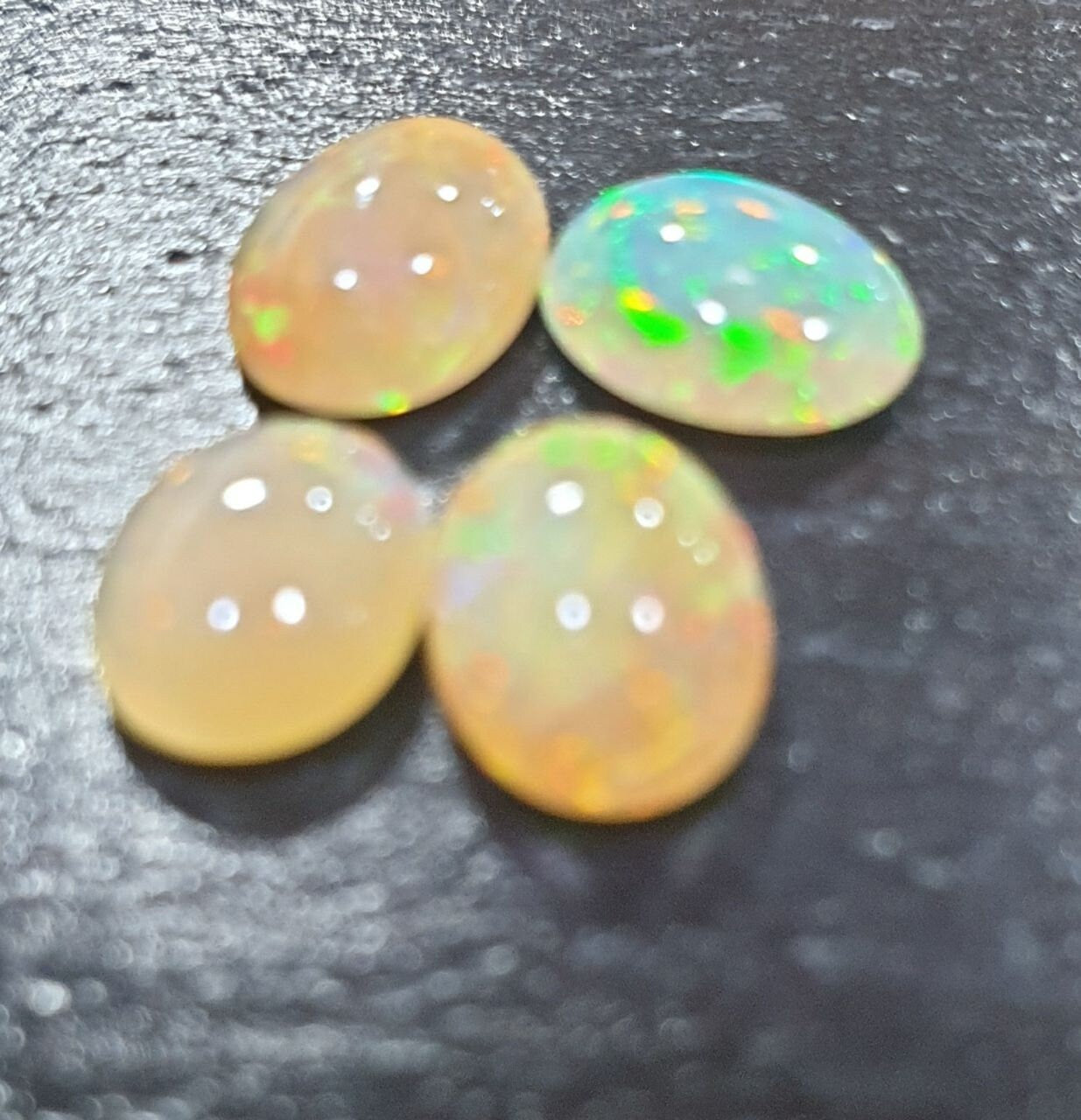 Lote de 4 cabujones ovalados de ópalo Wello natural de 8 x 6 mm (AAA) - Venta al por mayor - Lotes de piedras preciosas - Gema sin tratar