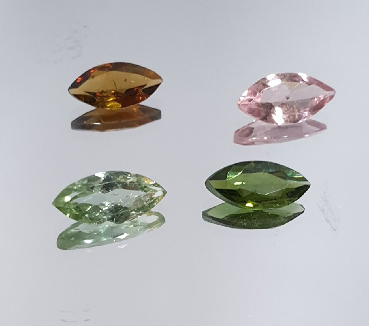 Lot de tourmalines multicolores à facettes en forme de marquise 9 x 4,5 mm (4 pièces) - Pierres précieuses en vrac - Prix de gros - Gemmes naturelles