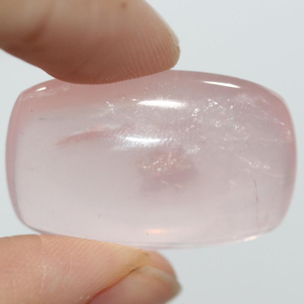 Gros cabochon rectangulaire lisse en quartz rose, 29 x 18,5 mm (46,11 ct).