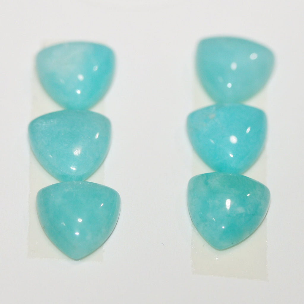 Lote de 6 cabujones triangulares lisos de amazonita peruana de 10 mm. (6 uds.)