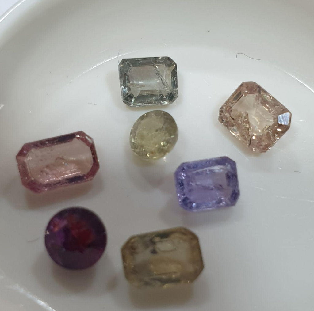 Lot de saphirs variés - Tailles et formes diverses : rectangulaires, carrées, rondes - Pierres précieuses en gros - Pierres naturelles pour la joaillerie