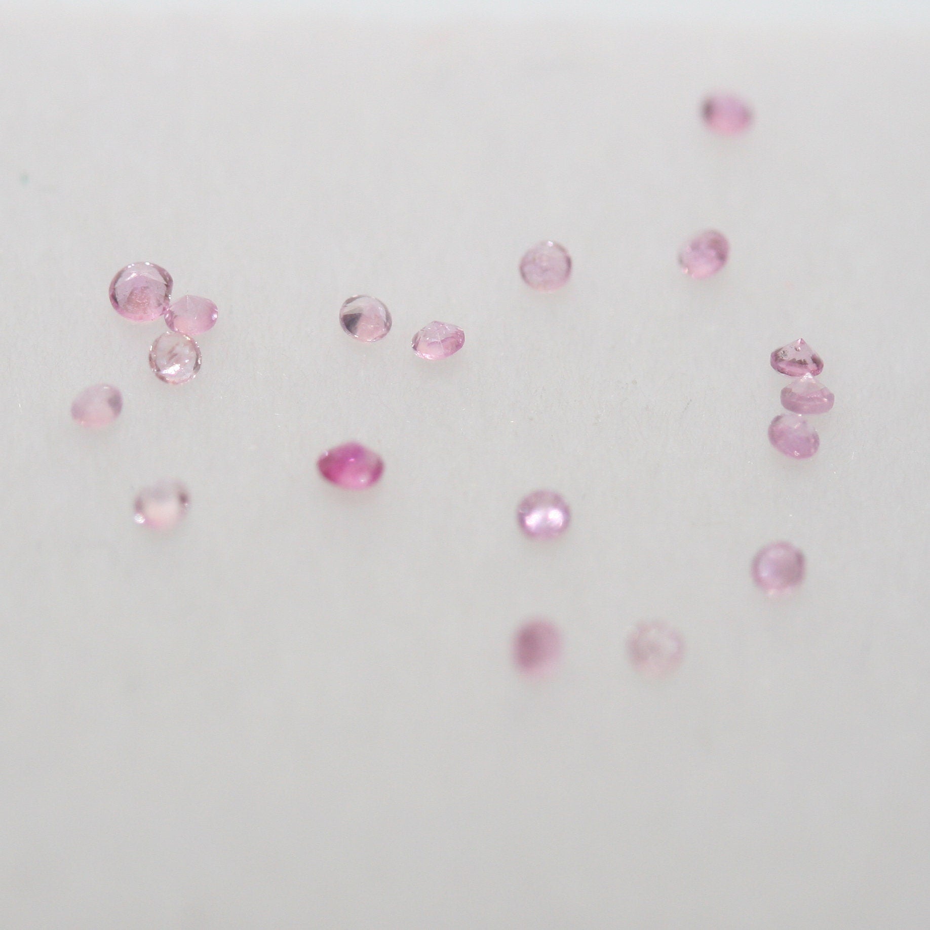 Lote de zafiros rosas facetados redondos de 1 mm. - Paquetes de piedras preciosas - Piedras sueltas al por mayor - Gemas naturales