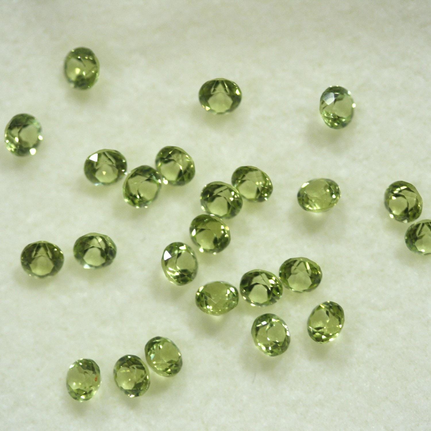 Lote de Peridoto Facetado Redondo 3mm.-(24Pcs)