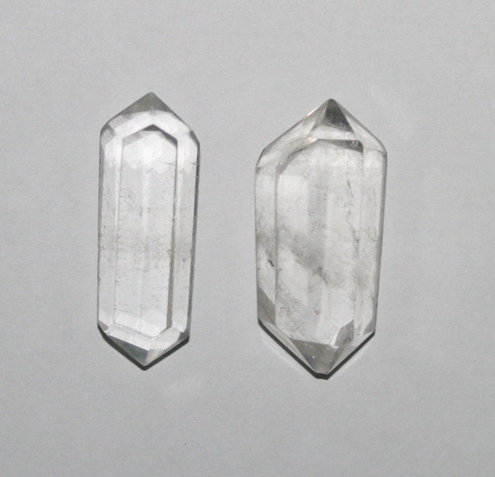 Pendentif en quartz cristal de roche naturel à double pointe (non percé) 36 x 12 mm environ (1 pièce)