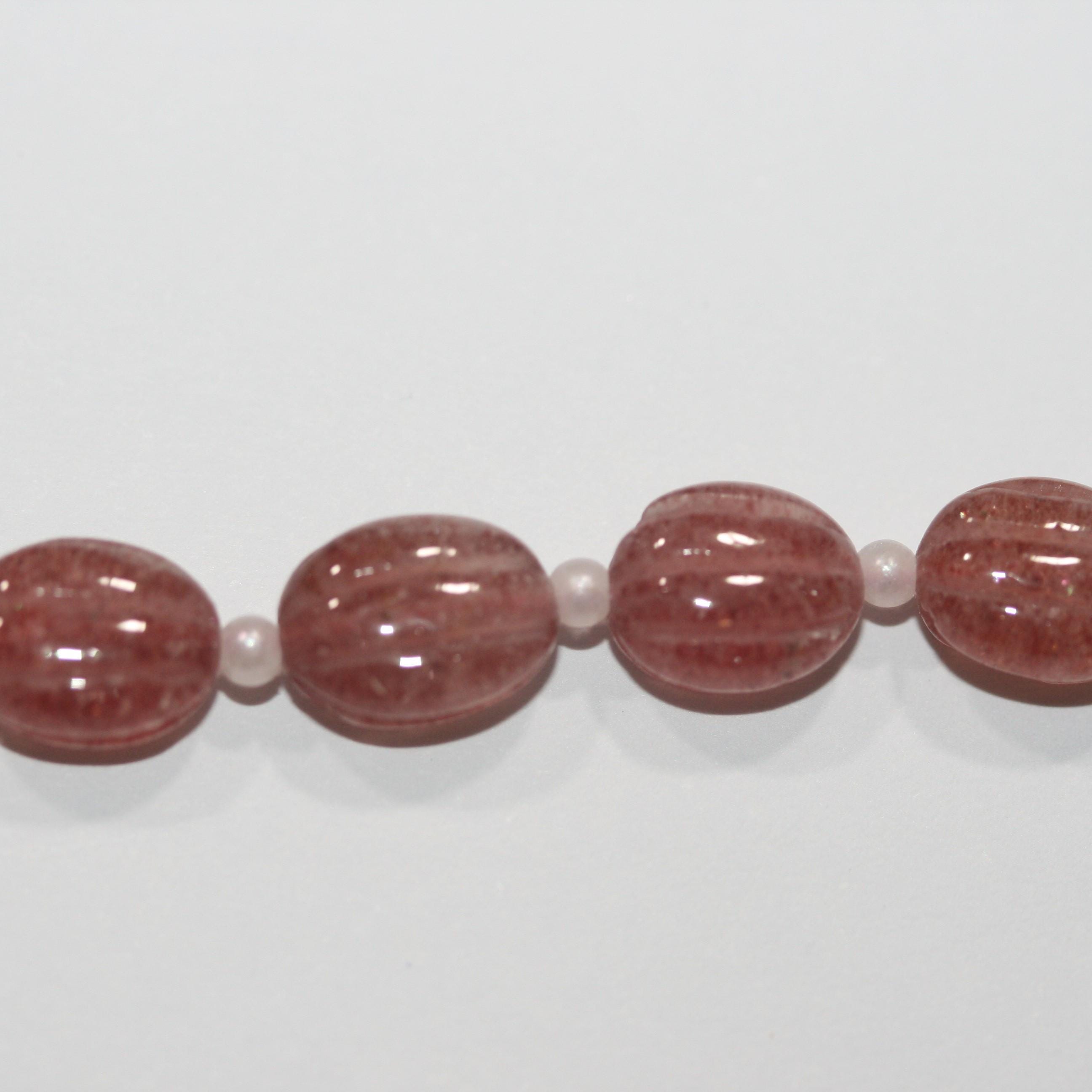 Perles ovales en quartz St. Cherry de 8 pouces (10 x 8 mm). Longueur approximative du brin : 20 cm.