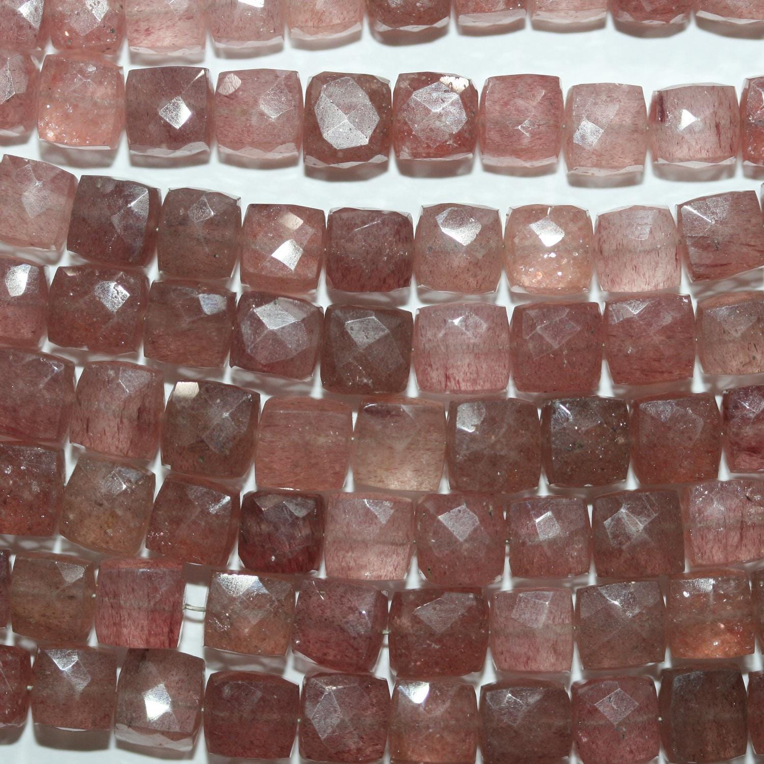 Cuentas cúbicas facetadas de cuarzo cereza de 8" (65 mm) - Hilo de 20 cm - Artículo 14937