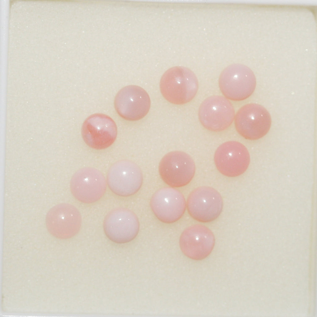 Lot de 15 cabochons ronds en opale rose de 4 mm. (15 pièces).