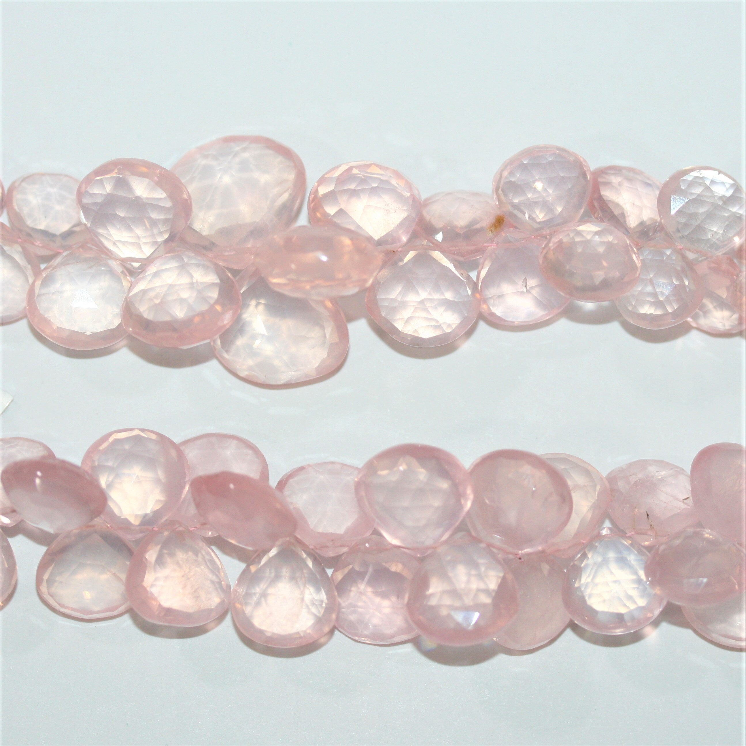 Cuentas de cuarzo rosa facetadas de 7" x 12 mm. Aprox. - Hilo de 19 cm.