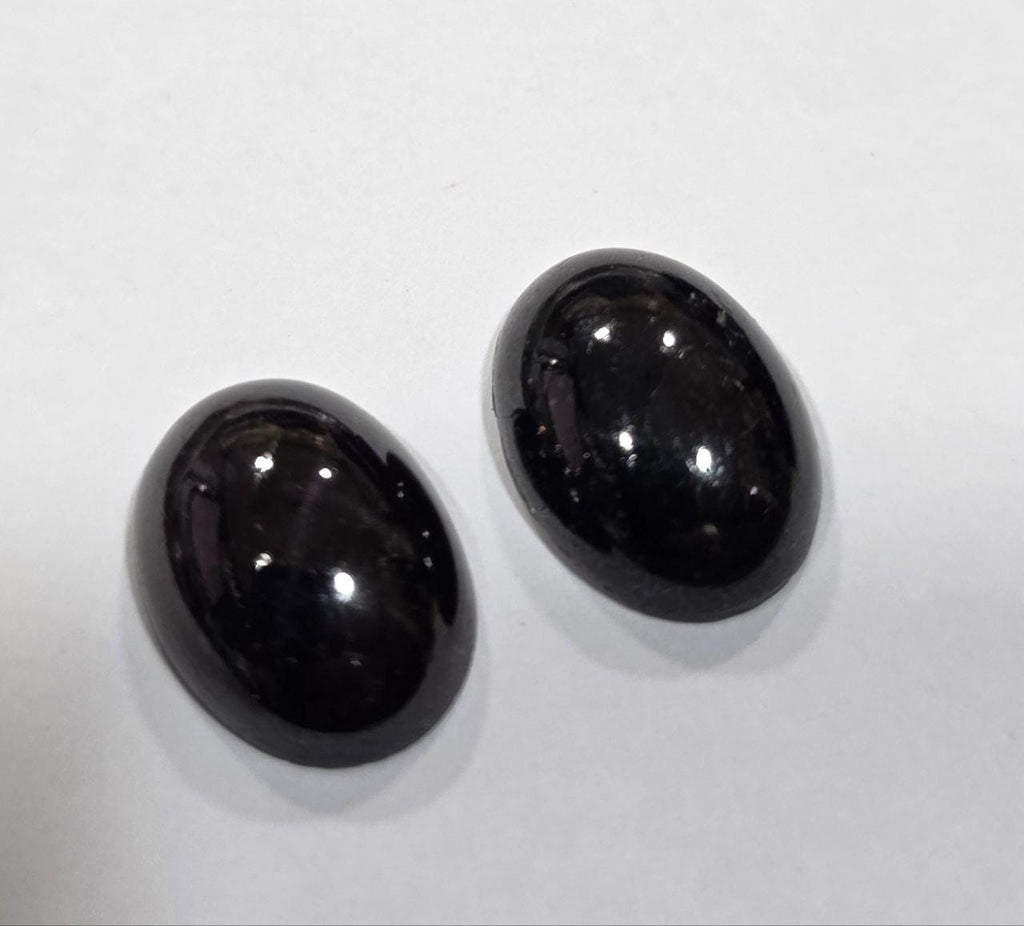 Lote de 2 cabujones ovalados de granate de 18 x 13 mm. (2 uds.)