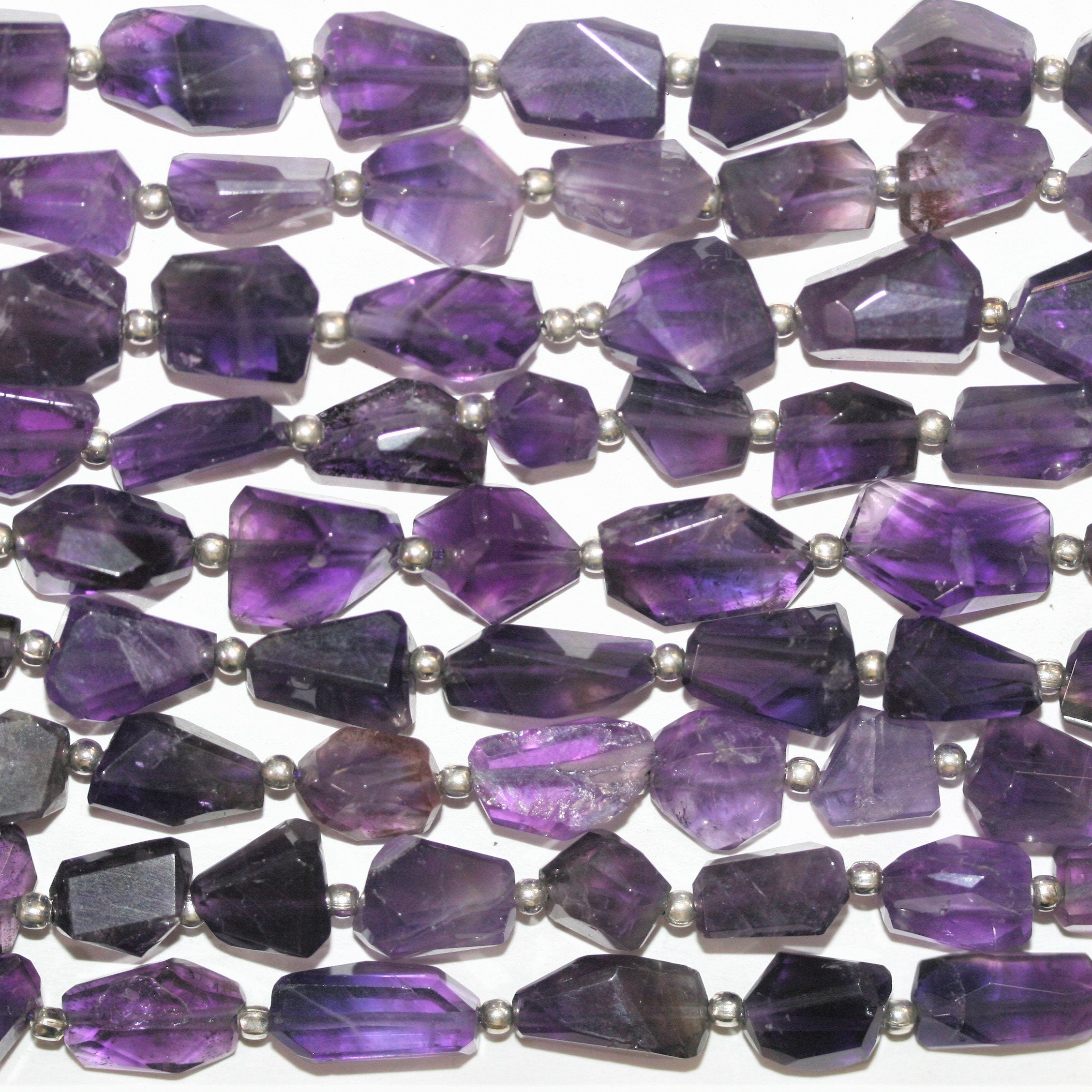 Perles de pépites d'améthyste facettées de 9 pouces (8-13 mm). Longueur approximative du brin : 24 cm.