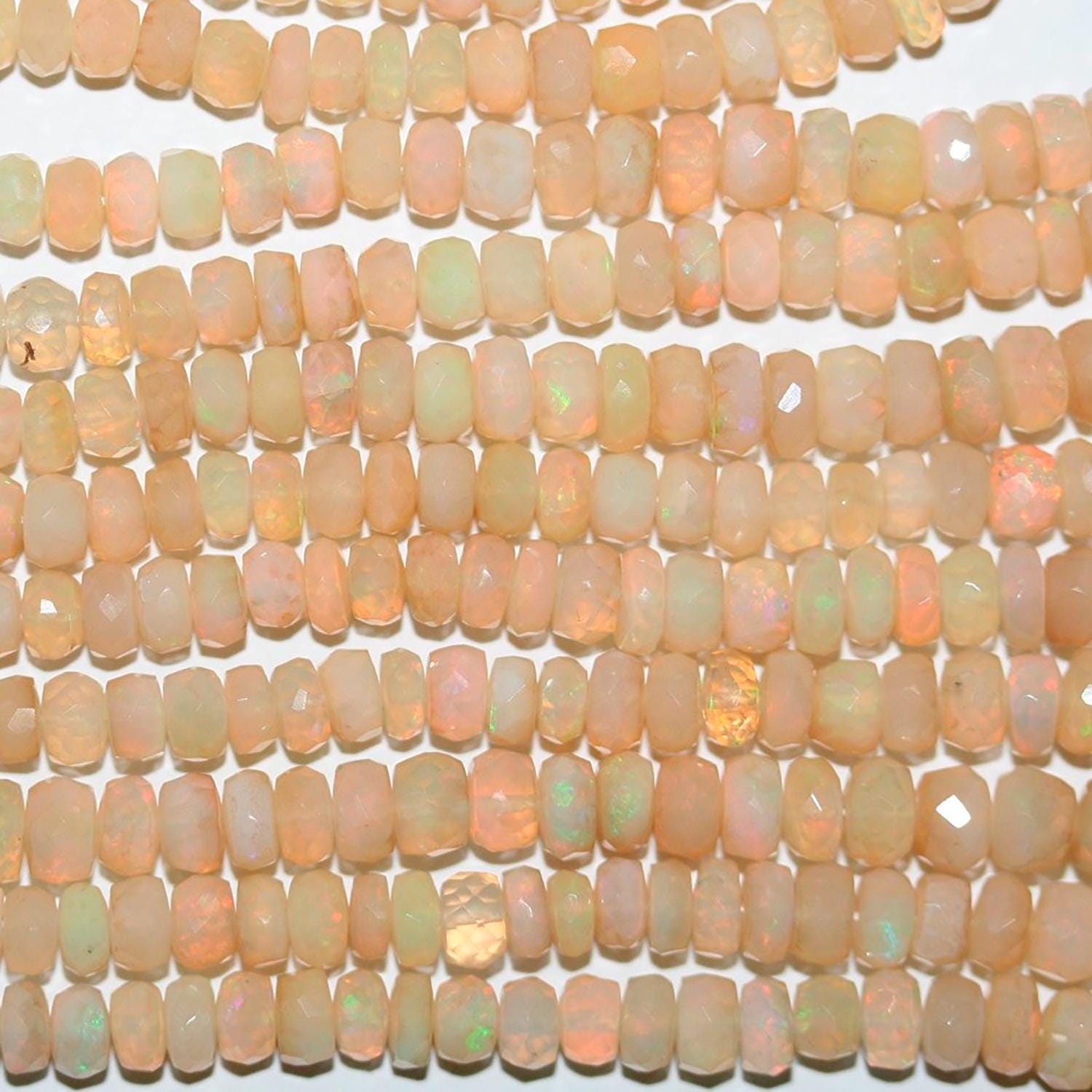 Cuentas redondas facetadas de ópalo etíope de San Etiopía de 43 cm (3 x 2-6 x 3 mm). Aprox. - Hilo de 44 cm.