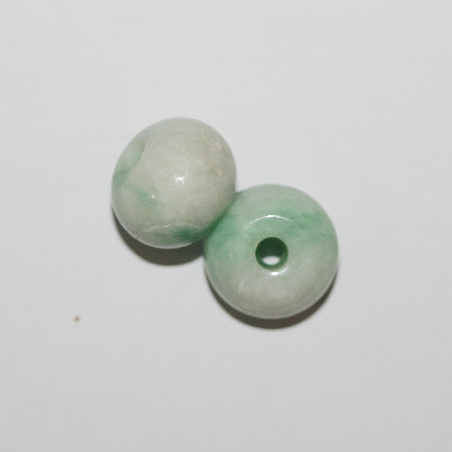 Colgante de jade de Birmania (perforado 4 mm) 17 x 13 mm (1 pieza)